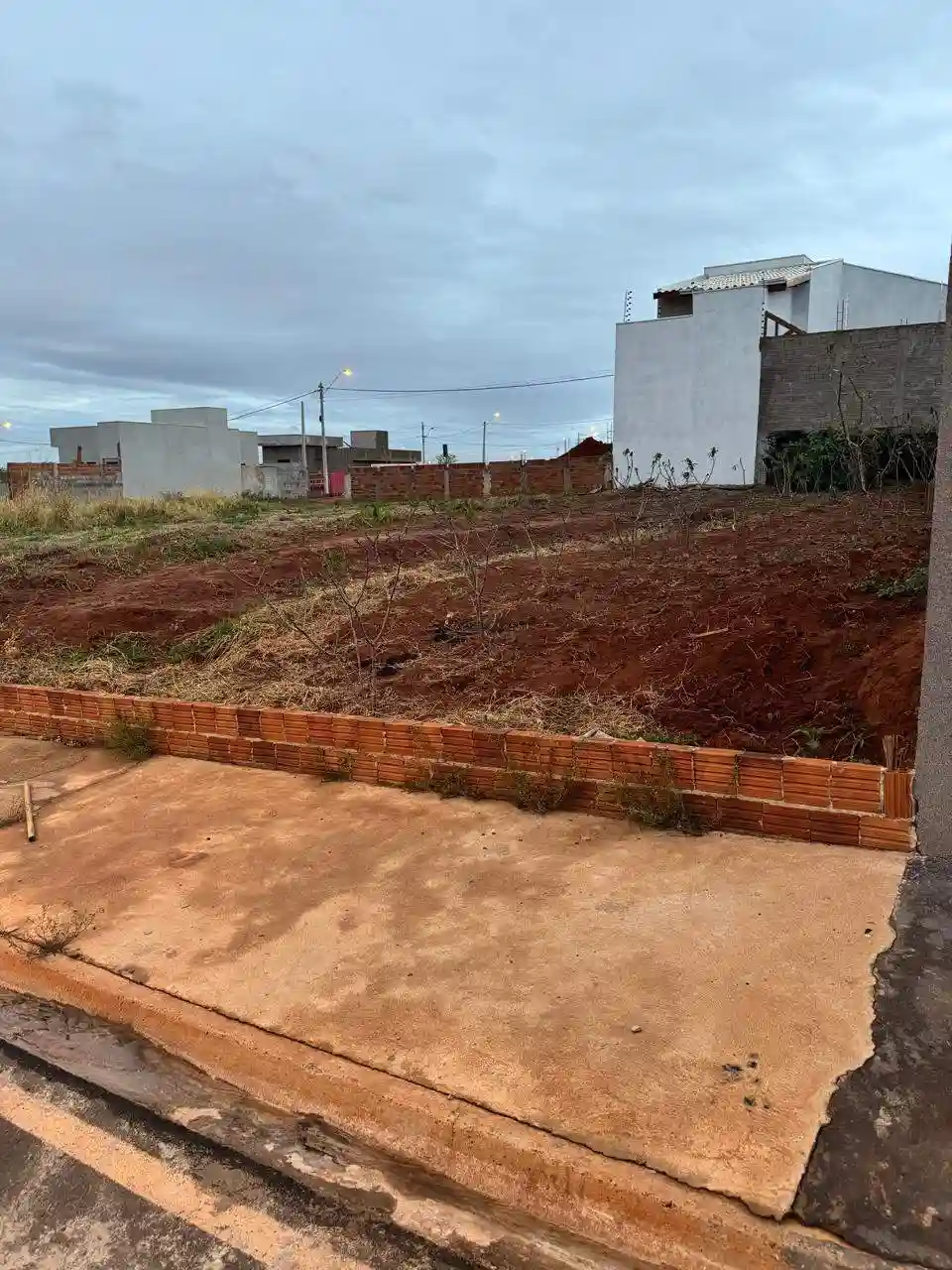 Terreno / Lote / Condomínio  à venda, 200m² — foto 2 de 3