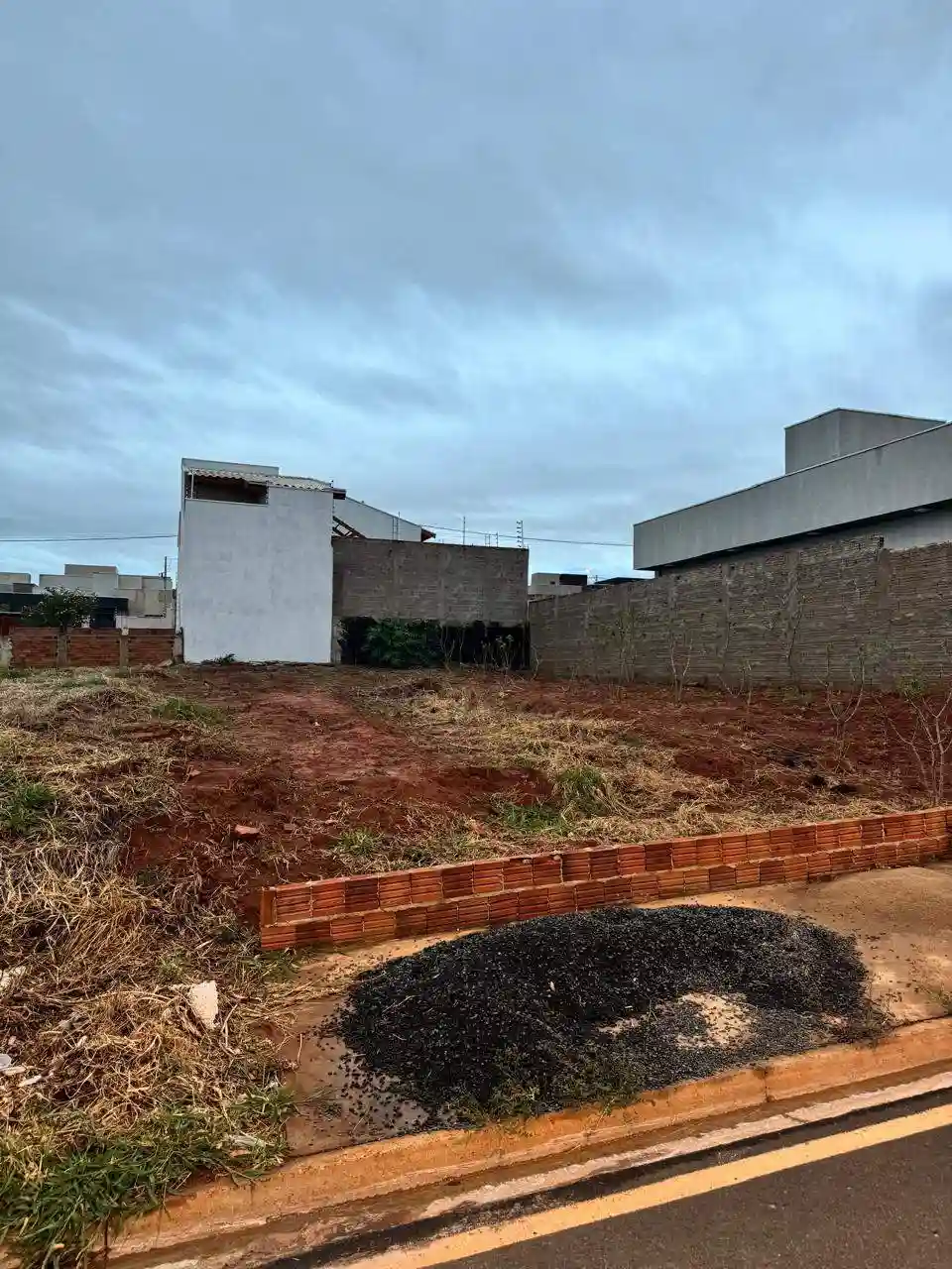 Terreno / Lote / Condomínio  à venda, 200m² — foto 1 de 3