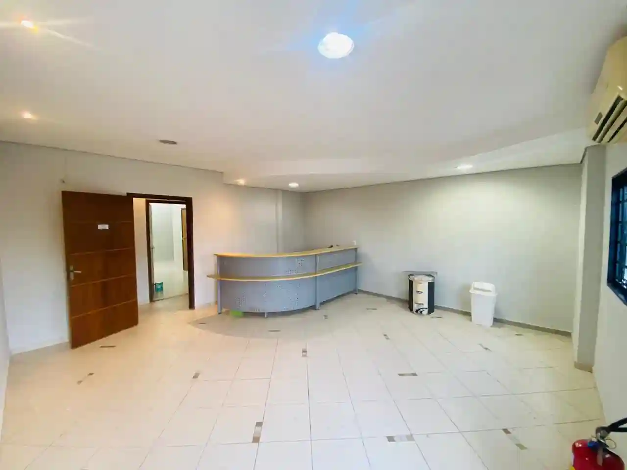 Conjunto Comercial / Sala  para aluguel, 70m² — foto 2 de 9