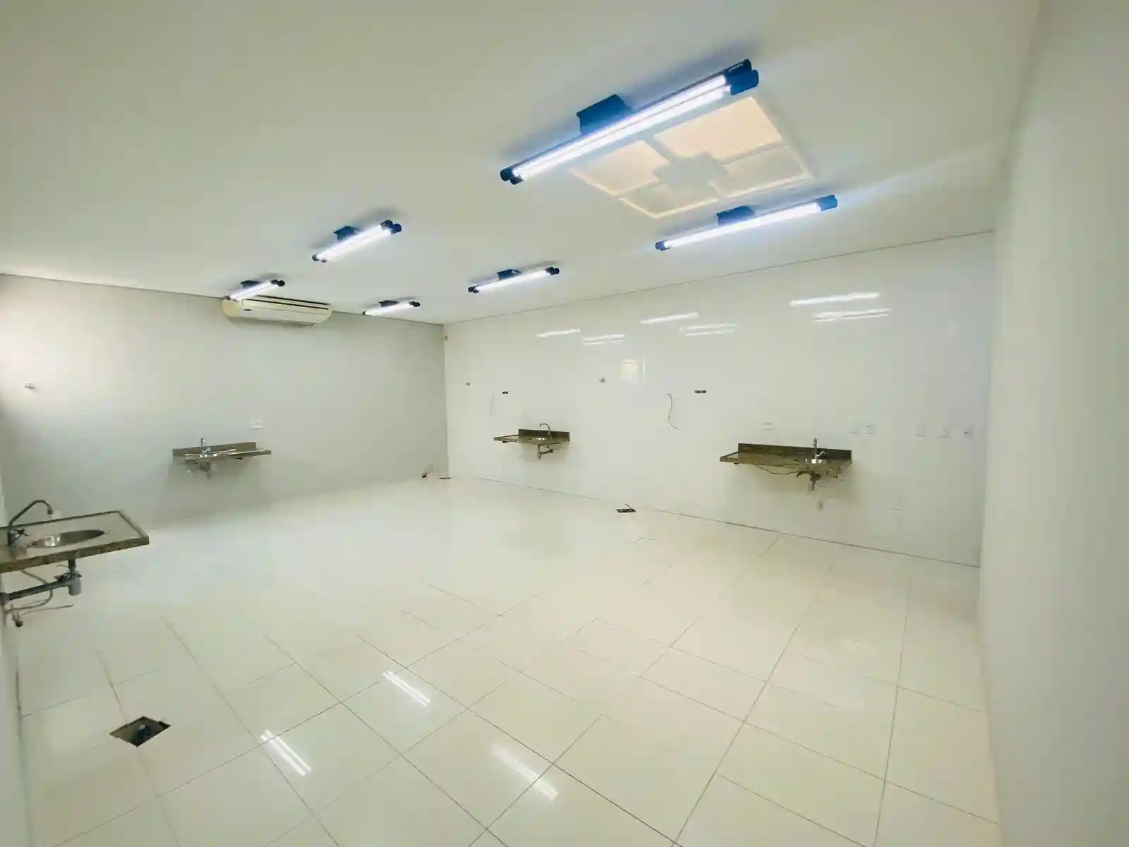 Conjunto Comercial / Sala  para aluguel, 70m² — foto 3 de 9