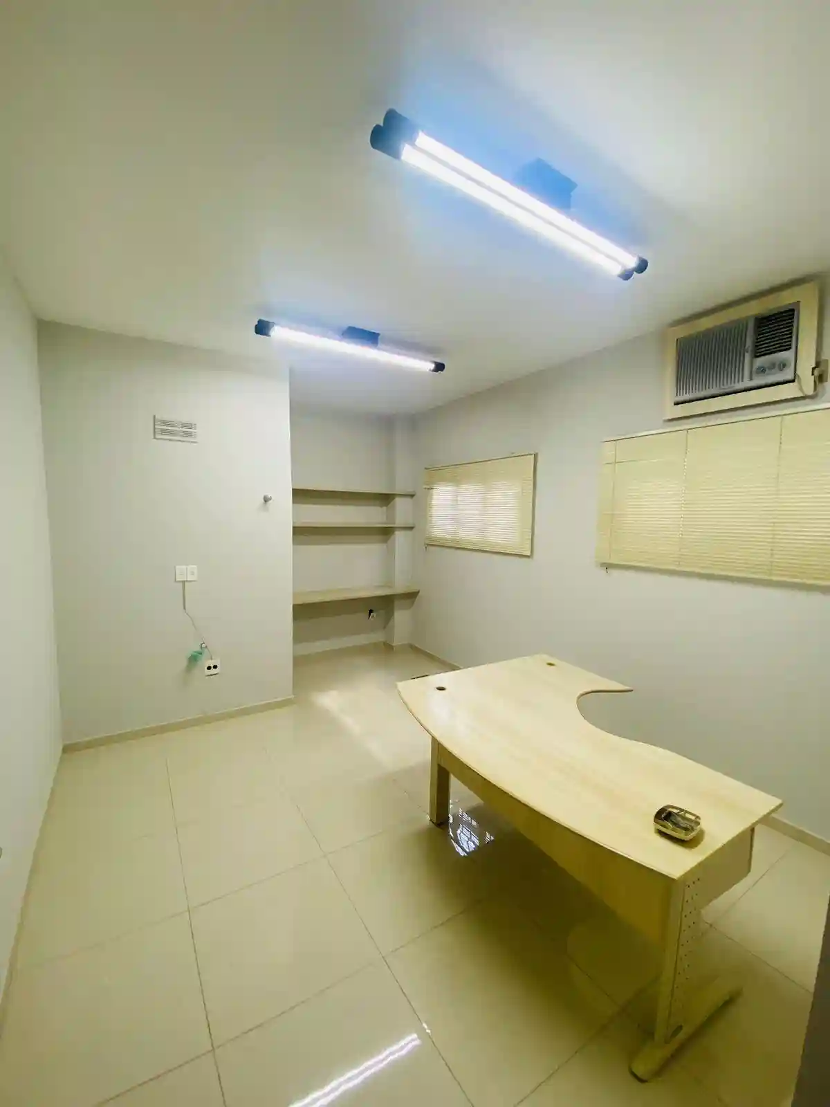Conjunto Comercial / Sala  para aluguel, 70m² — foto 4 de 9