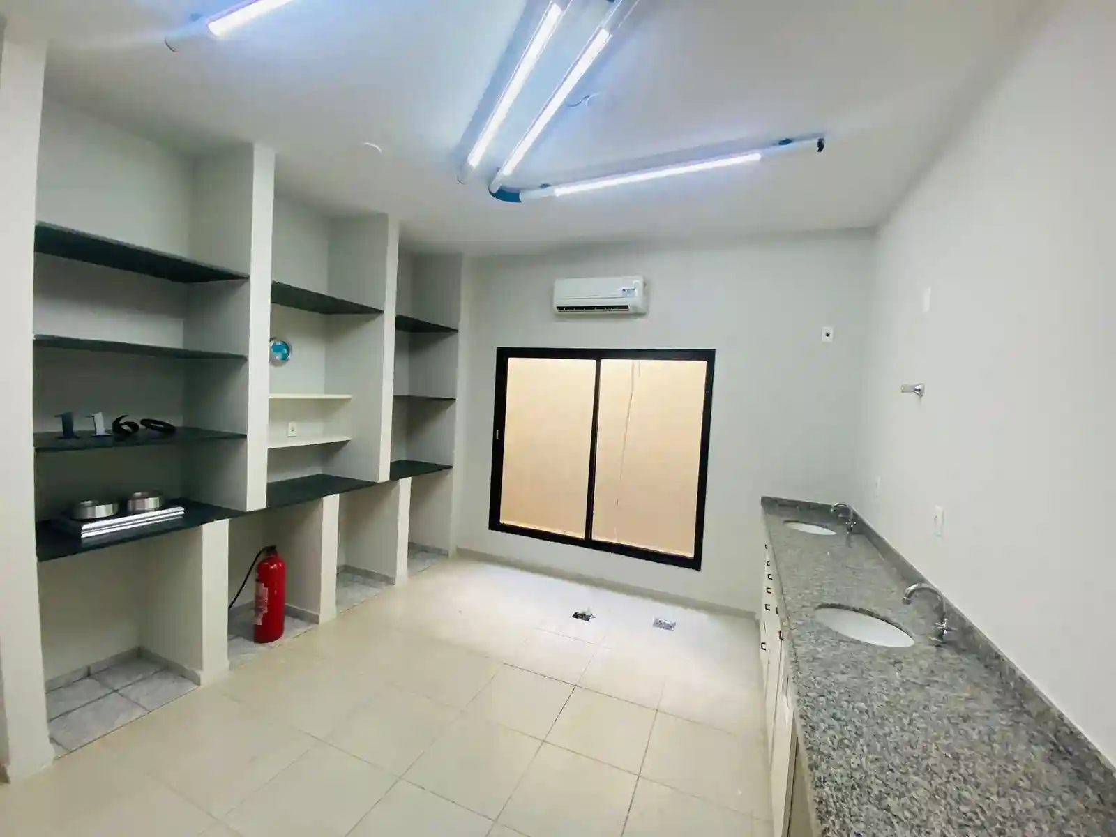 Conjunto Comercial / Sala  para aluguel, 70m² — foto 8 de 9