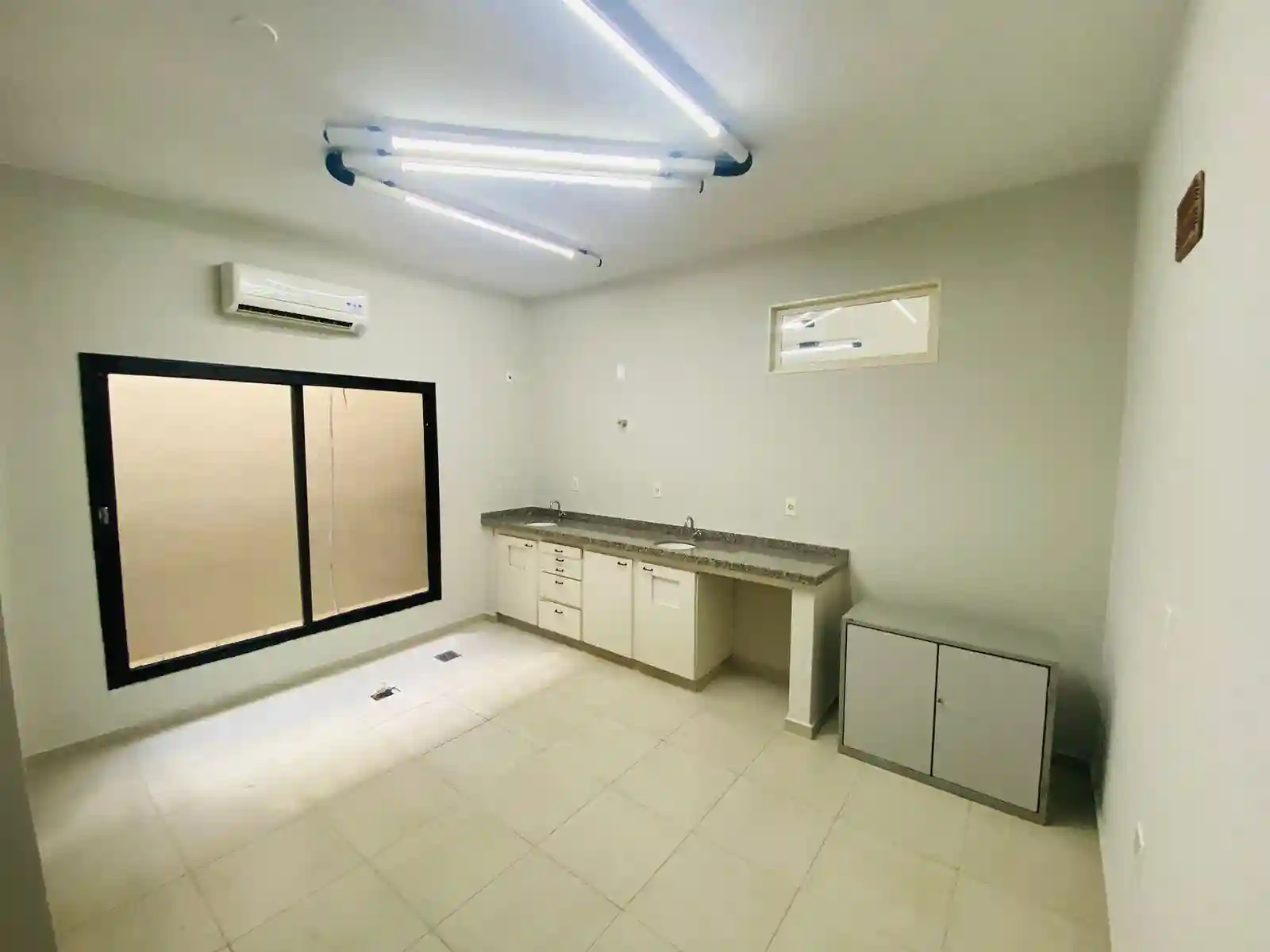 Conjunto Comercial / Sala  para aluguel, 70m² — foto 7 de 9