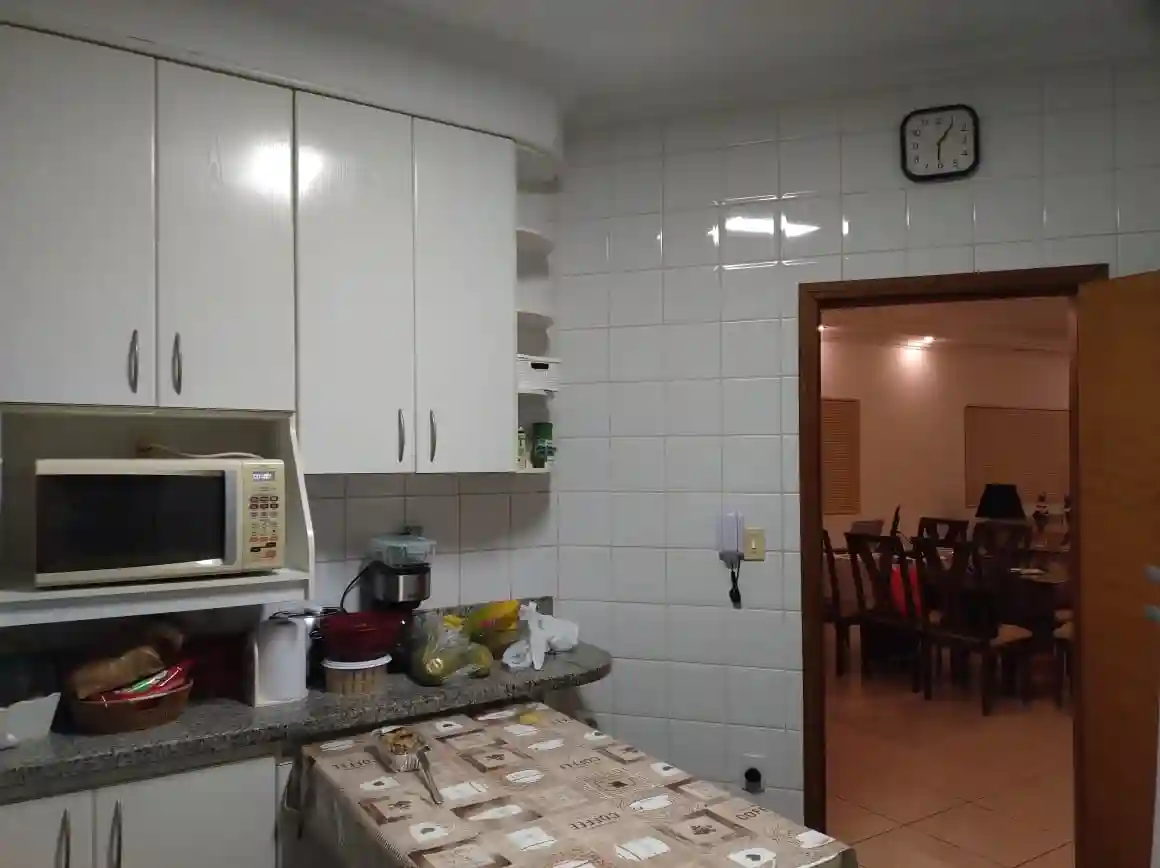 Casa com 4 quartos à venda, 232m² — foto 2 de 9