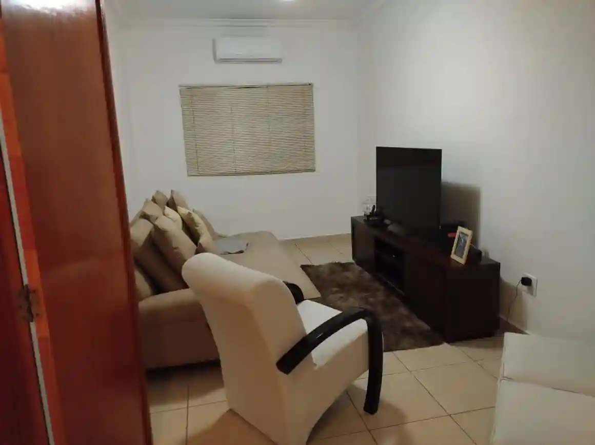 Casa com 4 quartos à venda, 232m² — foto 4 de 9