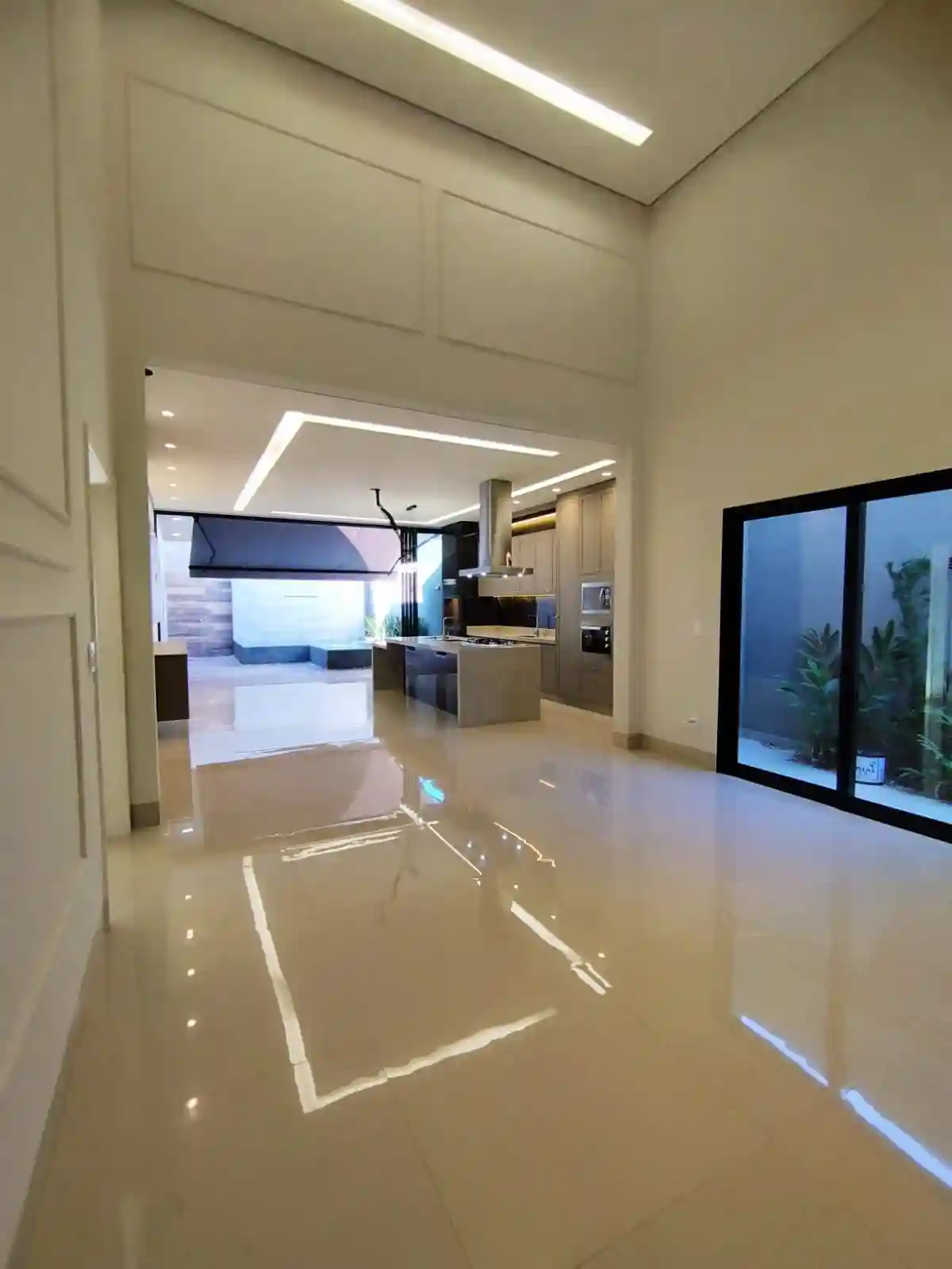 Casa de Condomínio com 3 quartos à venda, 212m² — foto 1 de 26