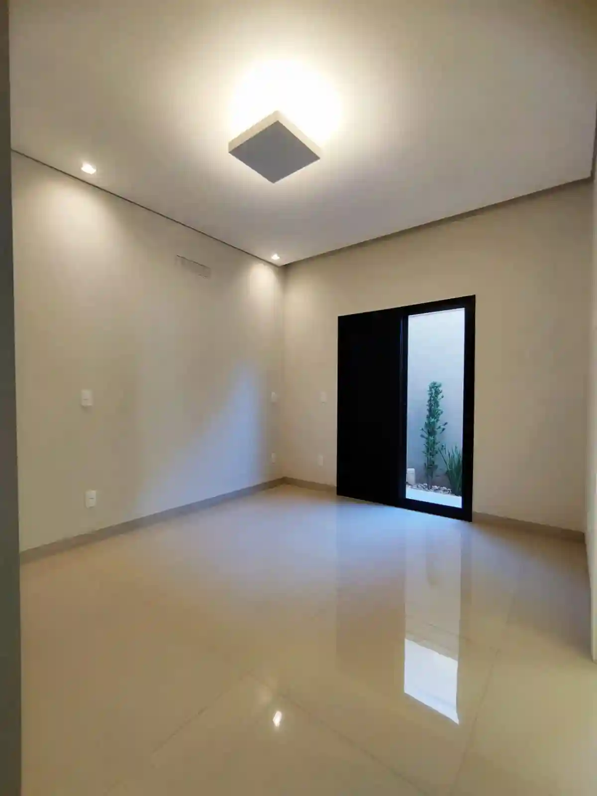 Casa de Condomínio com 3 quartos à venda, 212m² — foto 2 de 26