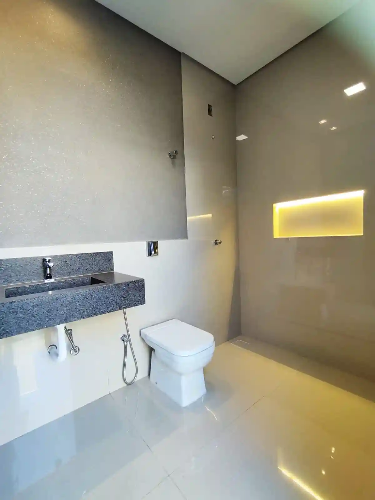 Casa de Condomínio com 3 quartos à venda, 212m² — foto 18 de 26
