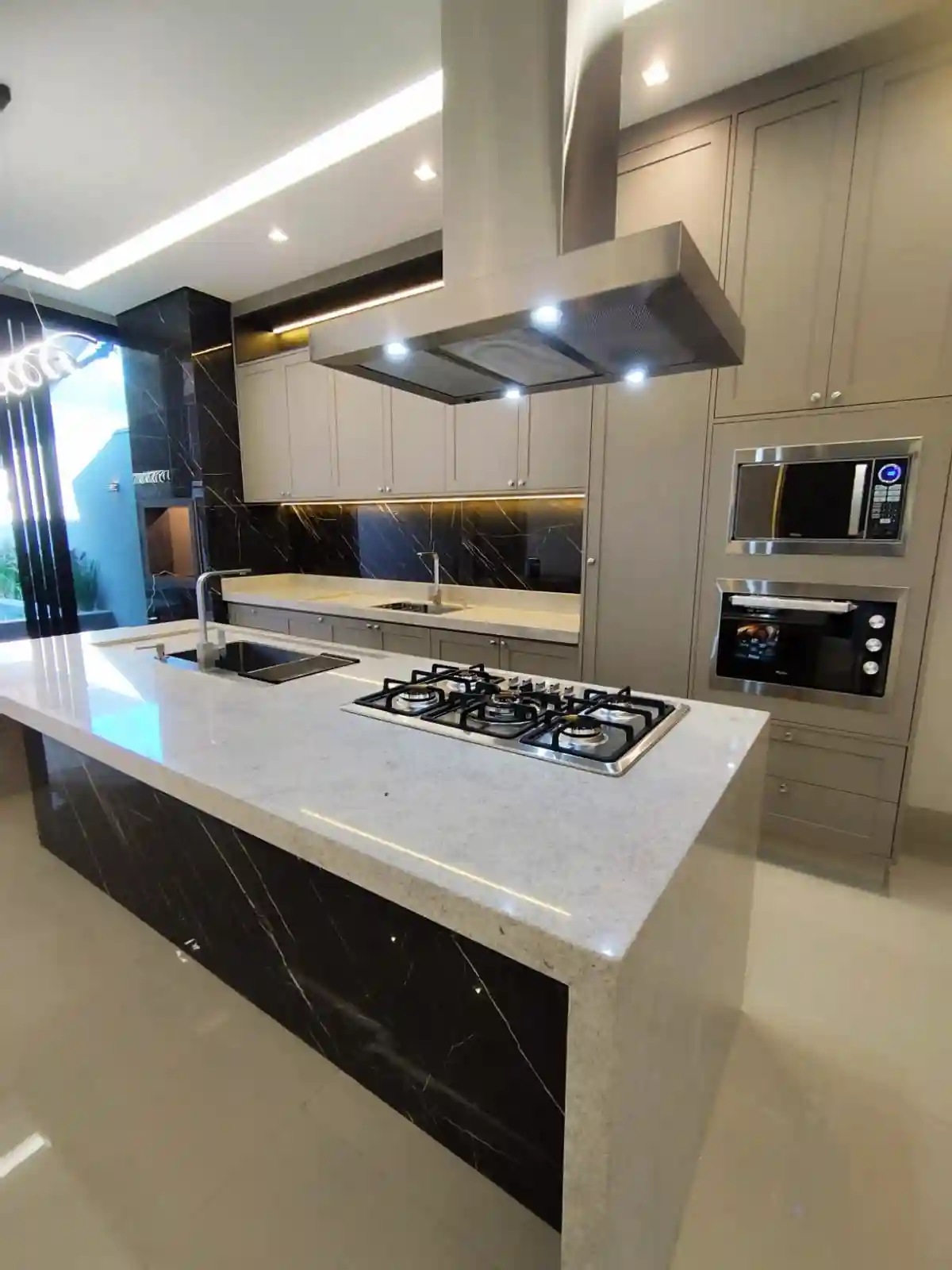 Casa de Condomínio com 3 quartos à venda, 212m² — foto 3 de 26