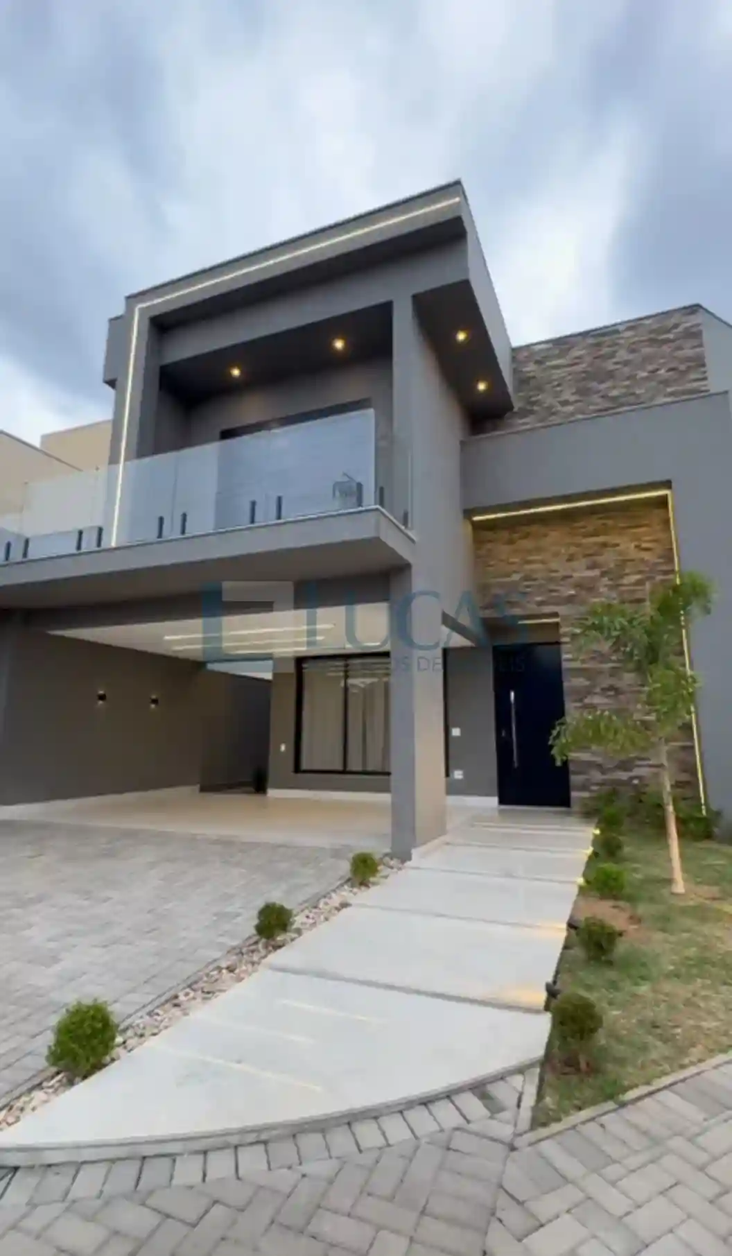 Casa de Condomínio com 4 quartos à venda, 273m² — foto 1 de 16