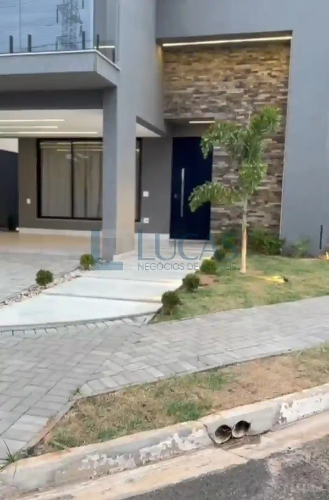 Casa de Condomínio com 4 quartos à venda, 273m² — foto 3 de 16