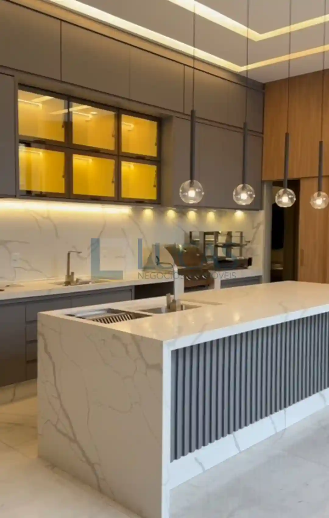 Casa de Condomínio com 4 quartos à venda, 273m² — foto 9 de 16