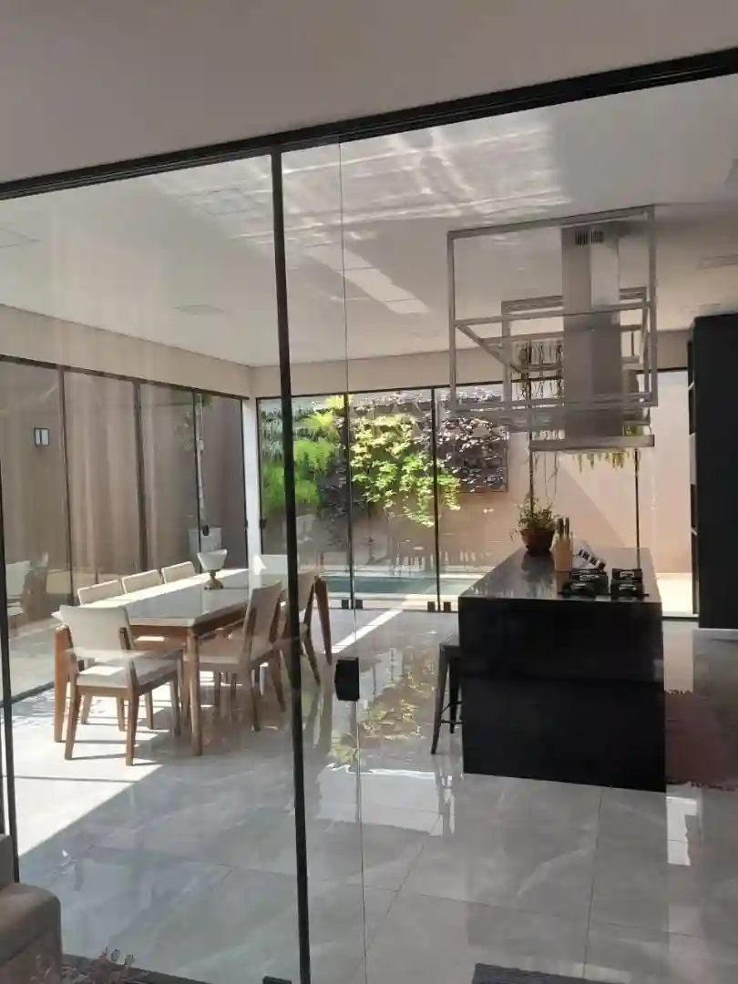 Casa de Condomínio com 3 quartos à venda, 400m² — foto 2 de 12