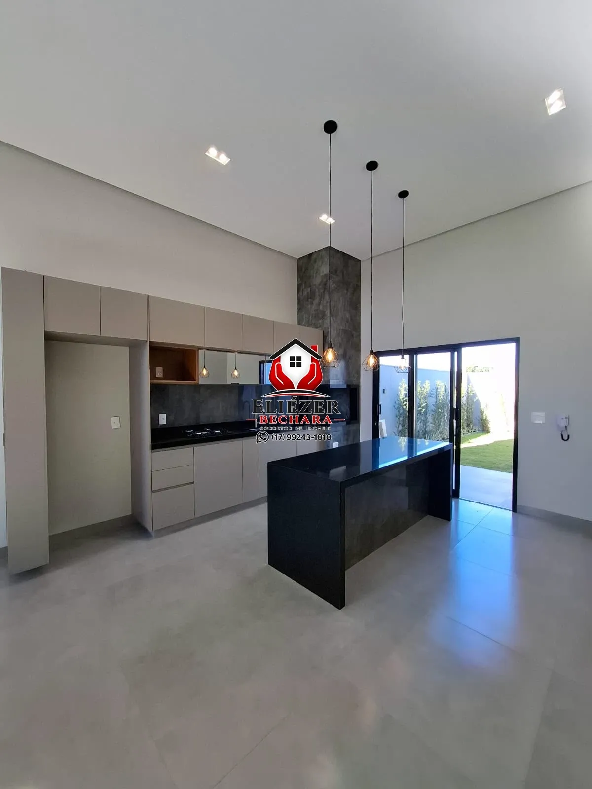 Casa de Condomínio com 3 quartos à venda, 210m² — foto 1 de 27