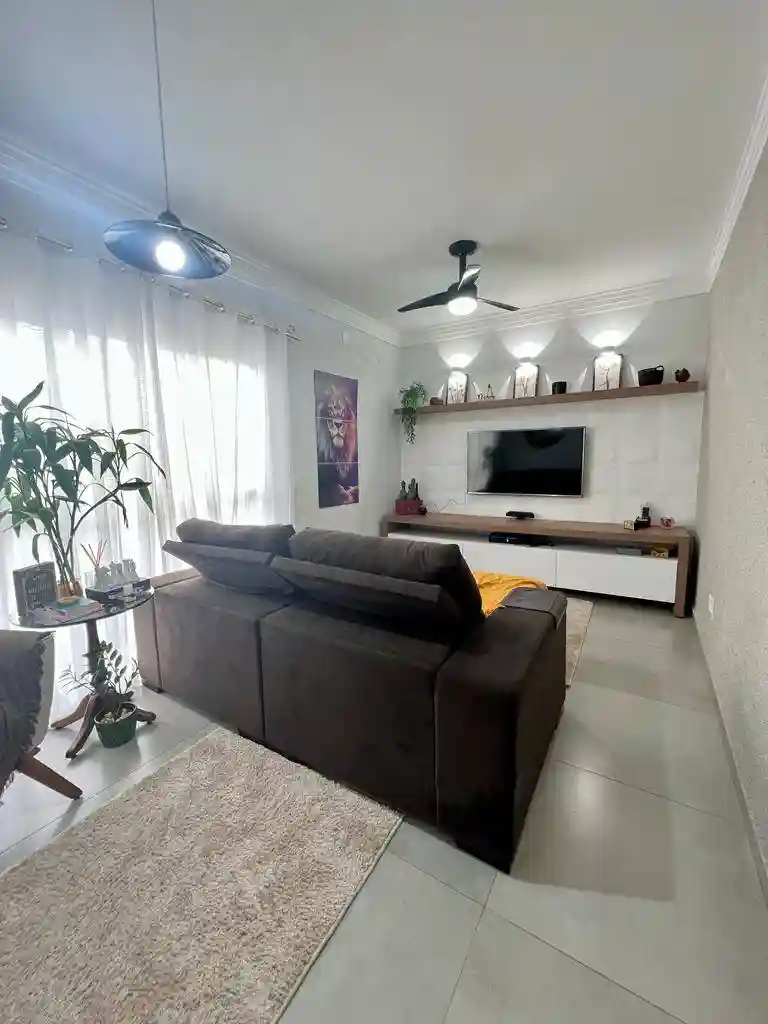 Casa com 3 quartos à venda, 150m² — foto 2 de 14
