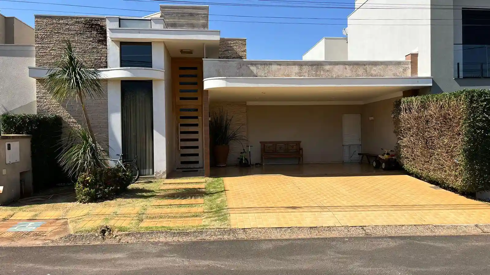 Casa de Condomínio com 3 quartos à venda, 182m² — foto 1 de 27