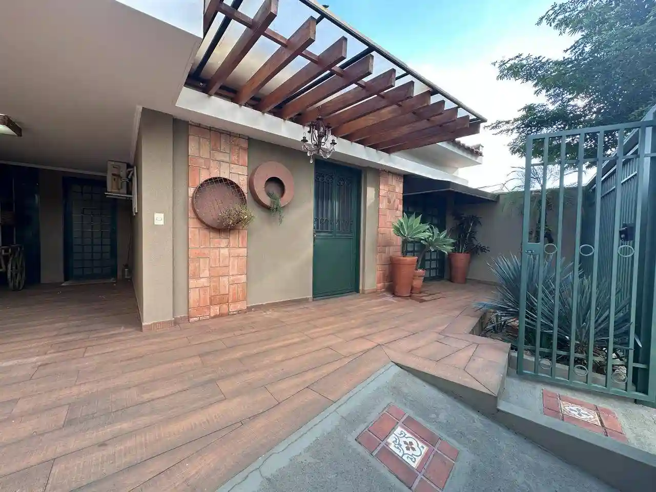Casa Comercial com 5 quartos à venda, 216m² — foto 3 de 12