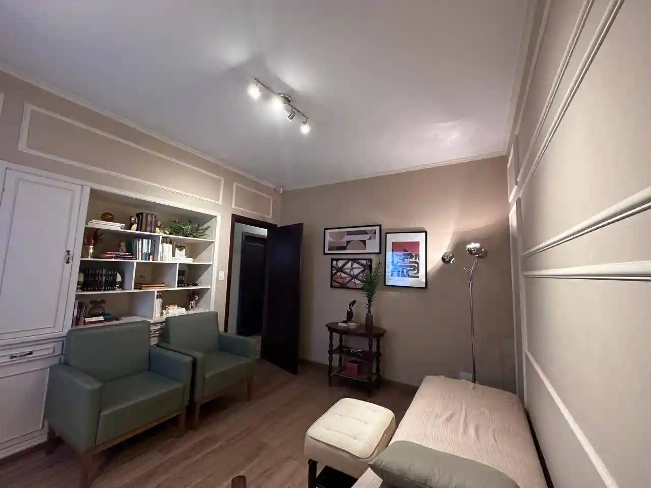 Casa Comercial com 5 quartos à venda, 216m² — foto 2 de 12