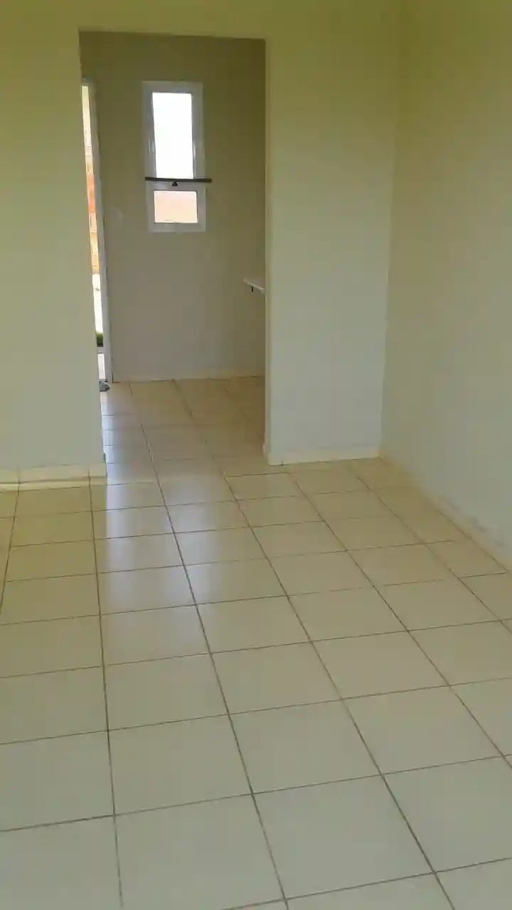 Casa com 2 quartos à venda, 200m² — foto 2 de 12