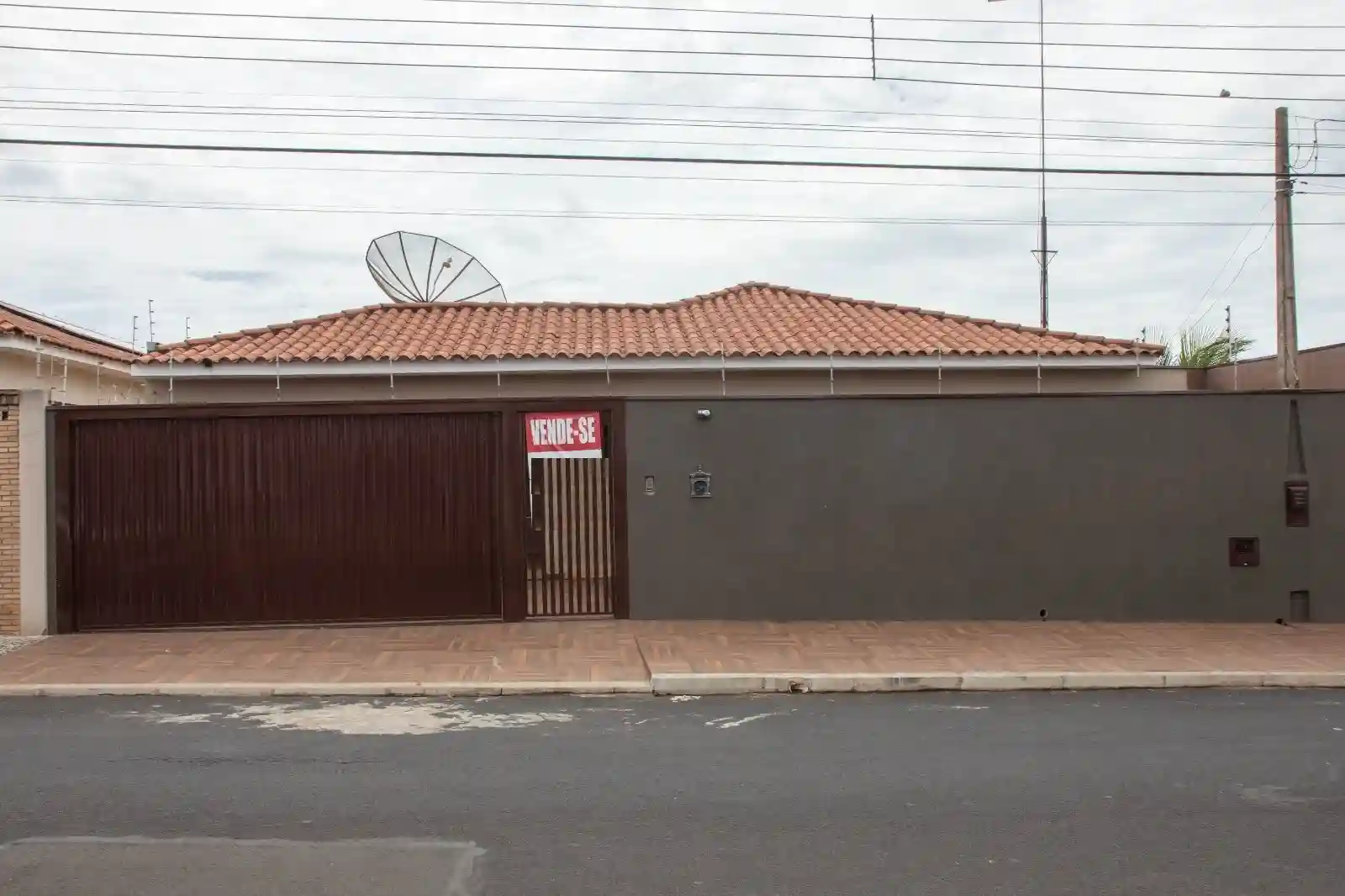 Casa com 3 quartos à venda, 330m² — foto 1 de 30