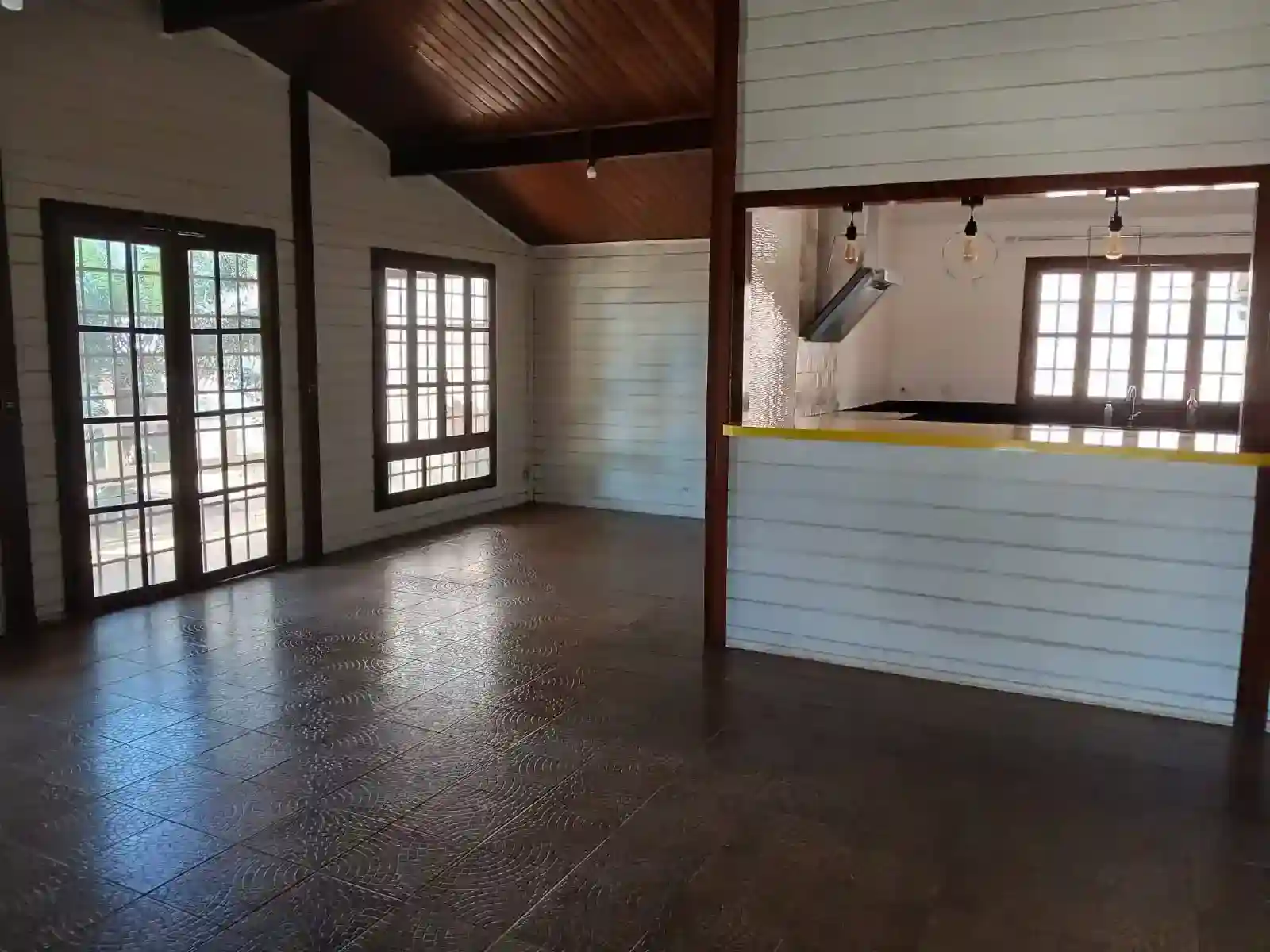 Casa com 3 quartos para aluguel, 390m² — foto 8 de 48