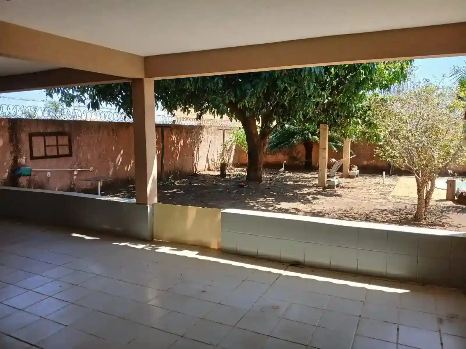 Casa com 3 quartos para aluguel, 390m² — foto 44 de 48