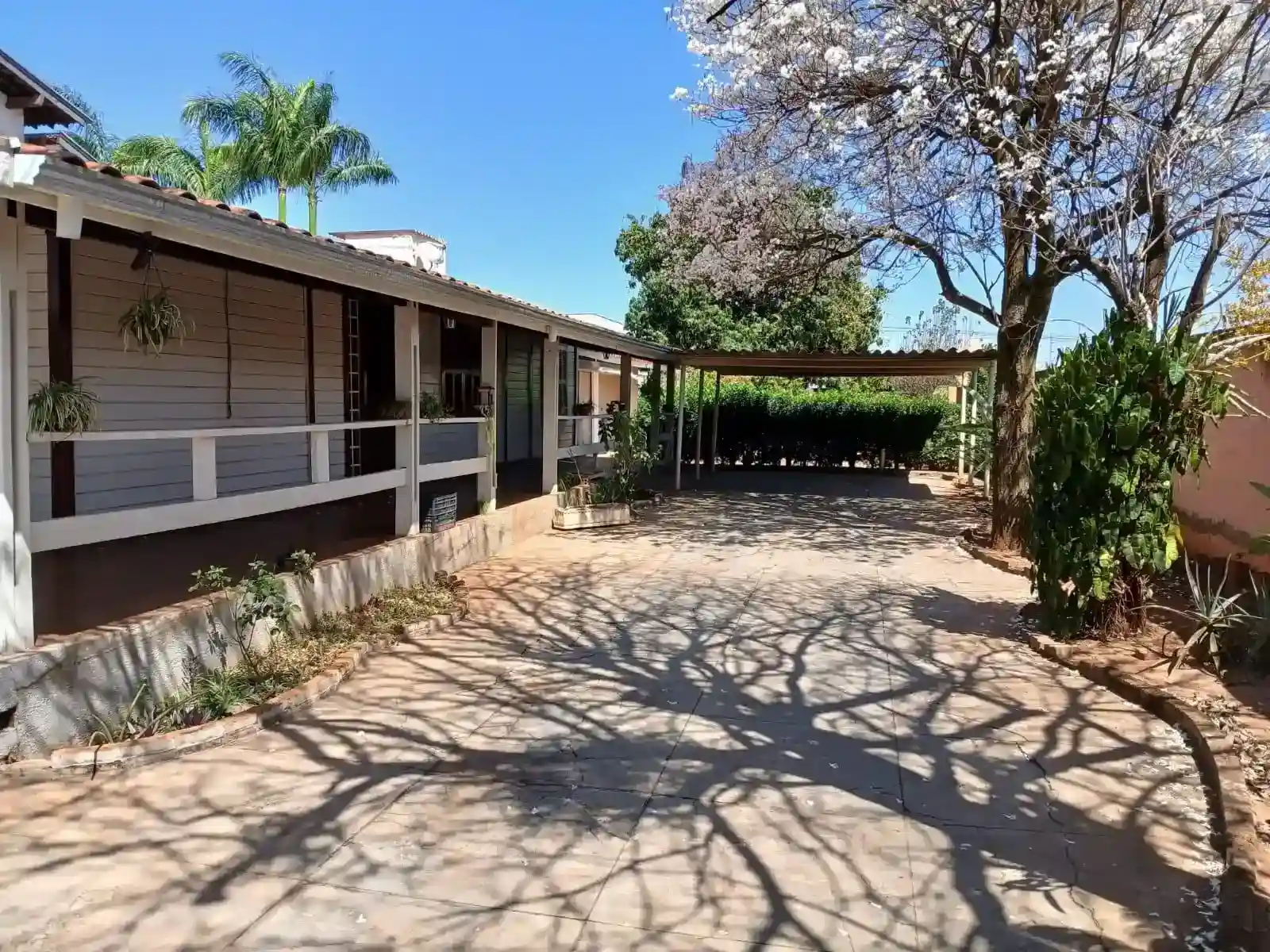 Casa com 3 quartos para aluguel, 390m² — foto 3 de 48