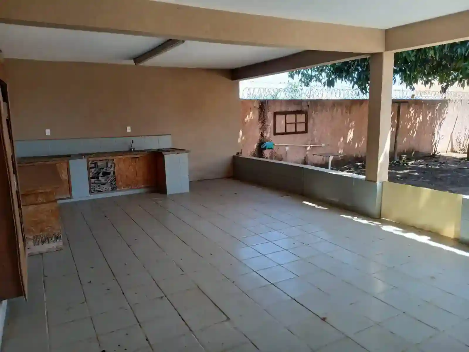 Casa com 3 quartos para aluguel, 390m² — foto 43 de 48