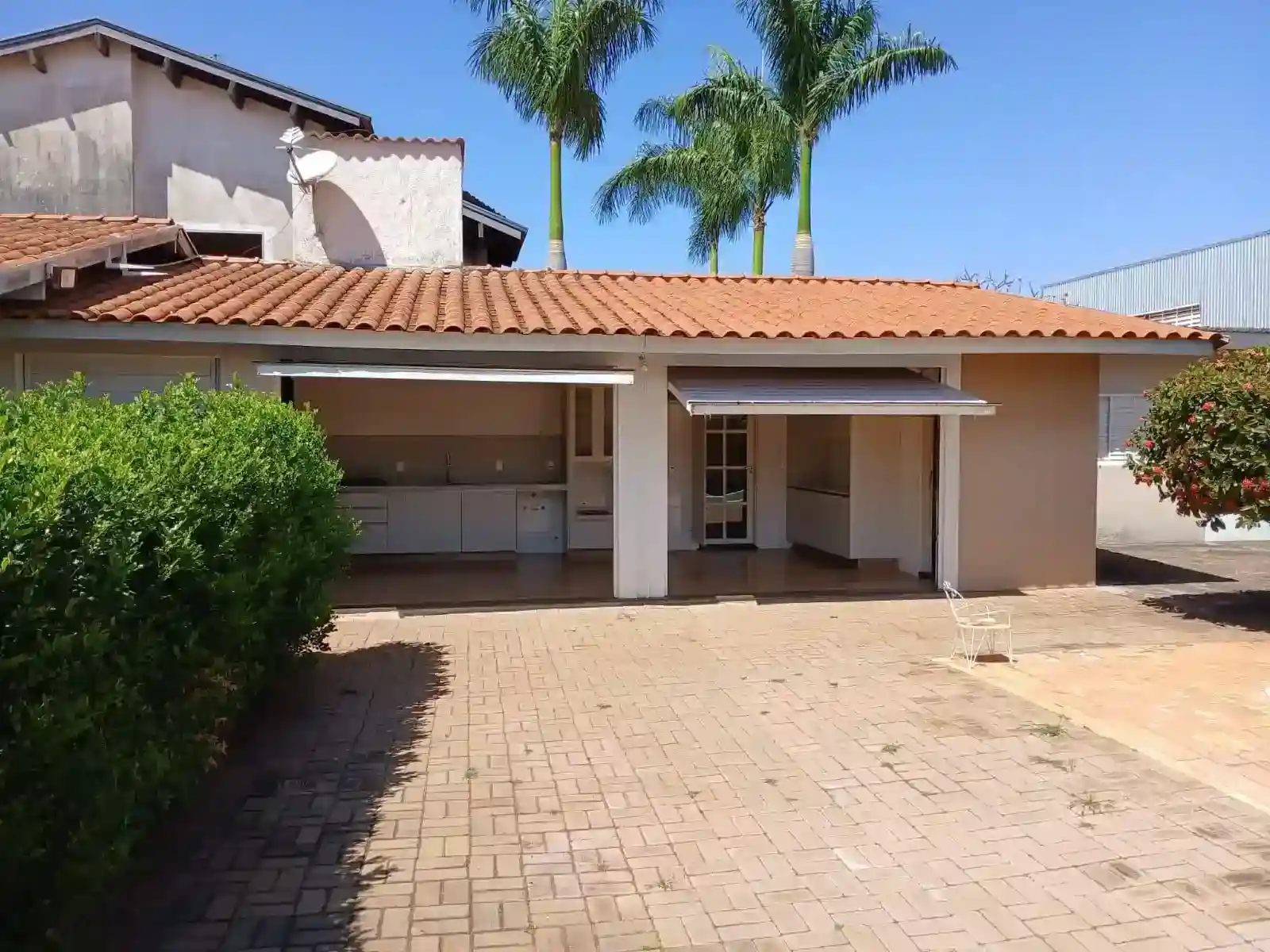 Casa com 3 quartos para aluguel, 390m² — foto 35 de 48