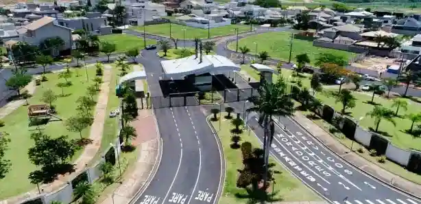 Casa de Condomínio com 4 quartos à venda, 380m² — foto 1 de 9