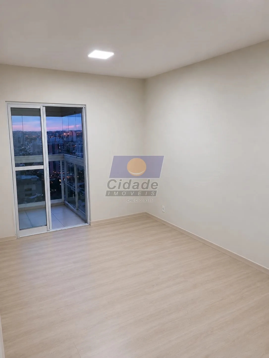 Apartamento com 3 quartos para aluguel, 85m² — foto 2 de 15