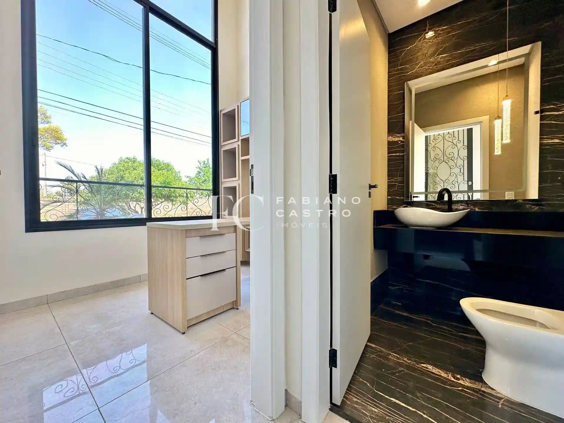 Casa de Condomínio com 3 quartos à venda, 245m² — foto 3 de 32