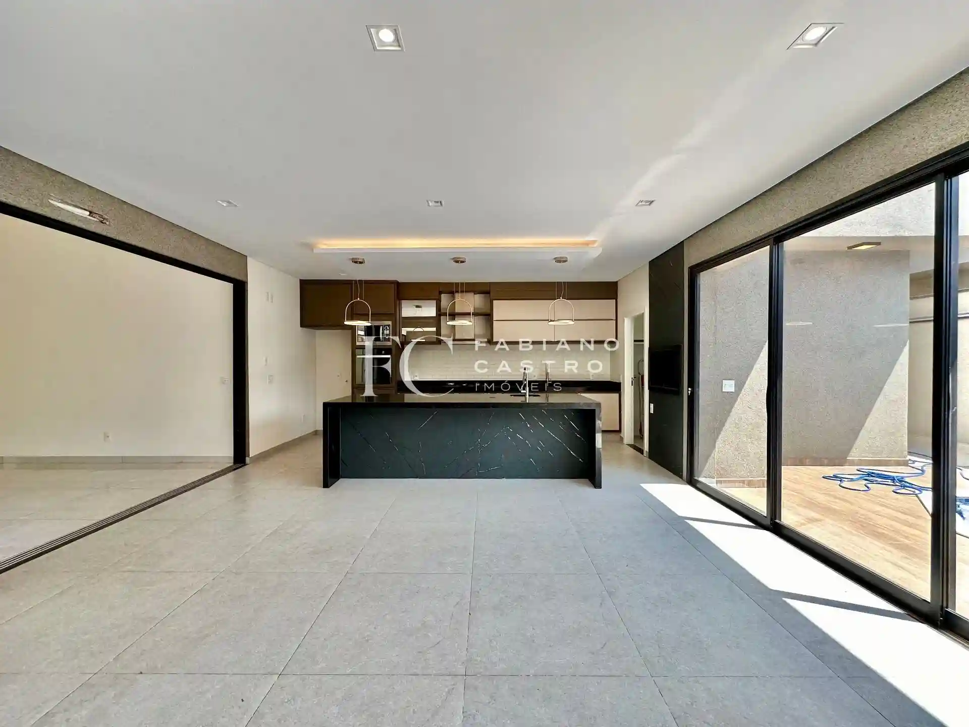 Casa de Condomínio com 3 quartos à venda, 245m² — foto 11 de 32