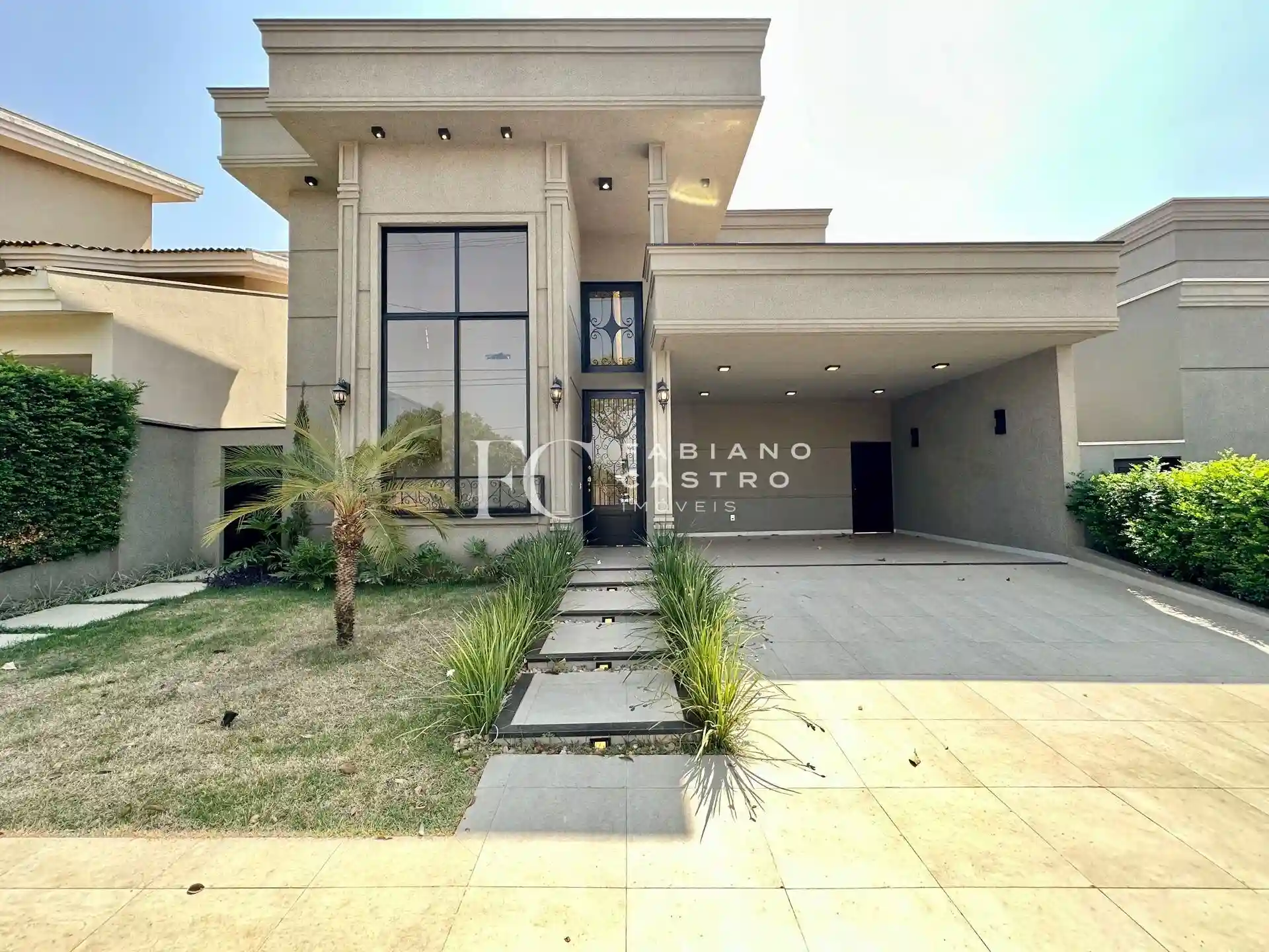 Casa de Condomínio com 3 quartos à venda, 245m² — foto 1 de 32