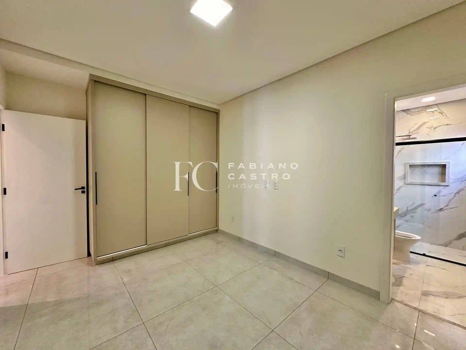 Casa de Condomínio com 3 quartos à venda, 245m² — foto 25 de 32