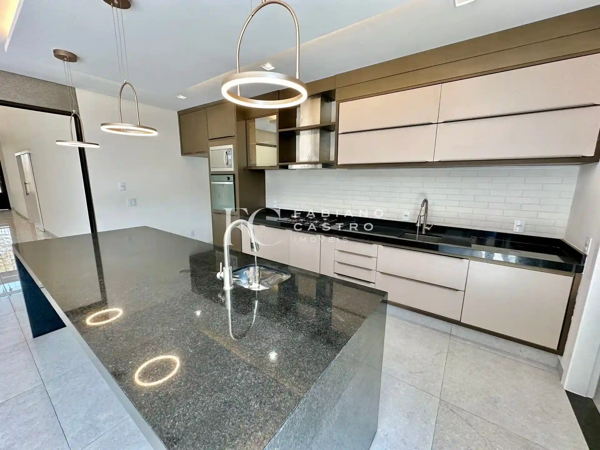 Casa de Condomínio com 3 quartos à venda, 245m² — foto 16 de 32