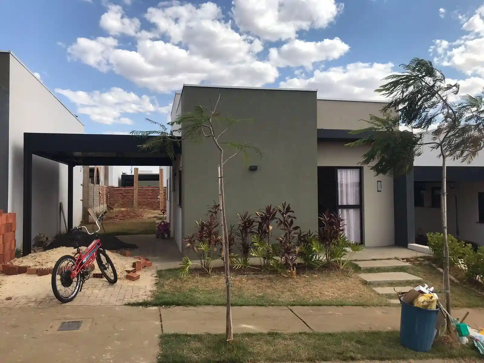 Casa de Condomínio com 3 quartos à venda, 220m² — foto 1 de 18