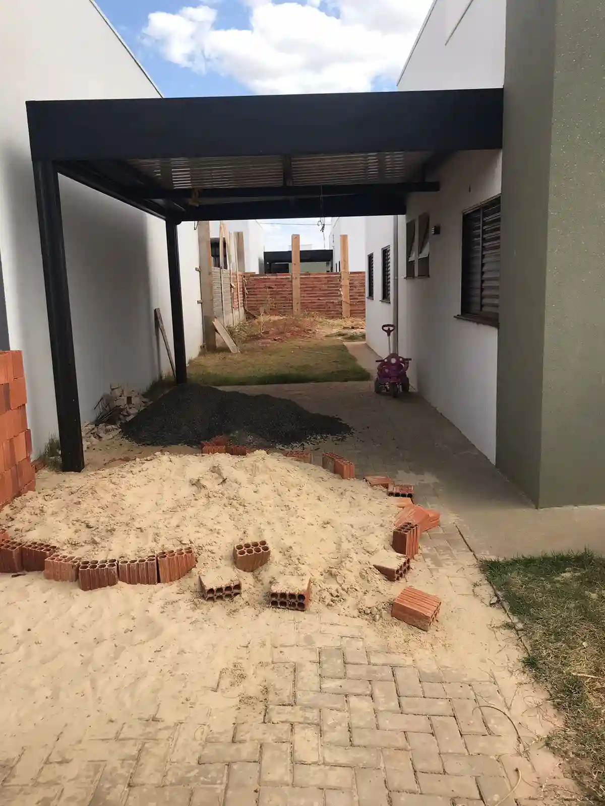 Casa de Condomínio com 3 quartos à venda, 220m² — foto 4 de 18