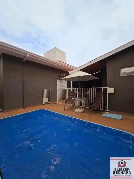 Casa com 3 quartos à venda, 240m² — foto 1 de 28