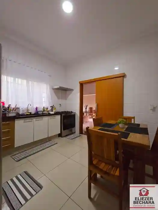 Casa com 3 quartos à venda, 240m² — foto 7 de 28