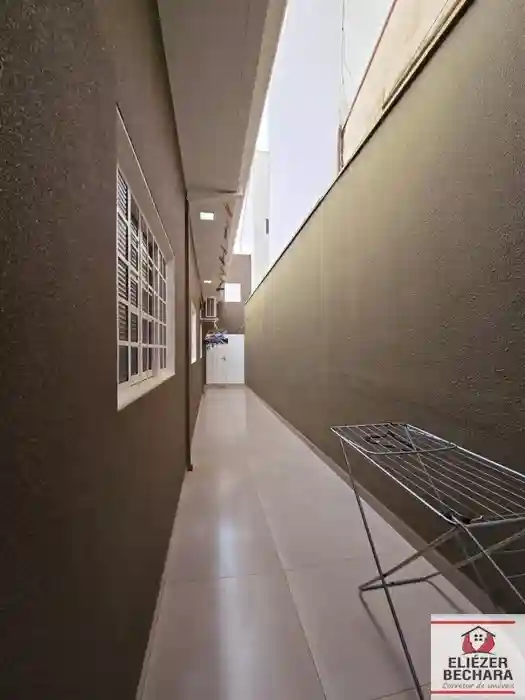 Casa com 3 quartos à venda, 240m² — foto 25 de 28