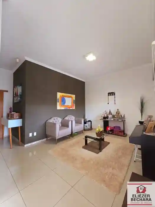 Casa com 3 quartos à venda, 240m² — foto 2 de 28