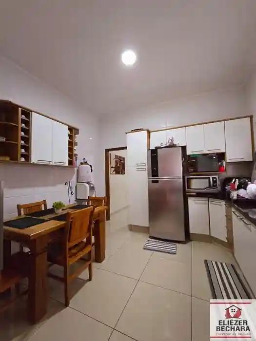Casa com 3 quartos à venda, 240m² — foto 9 de 28