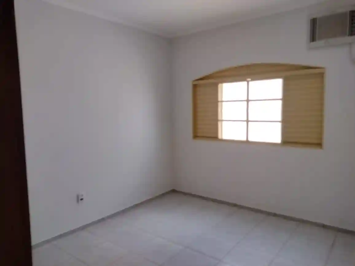 Casa com 2 quartos à venda, 275m² — foto 3 de 12
