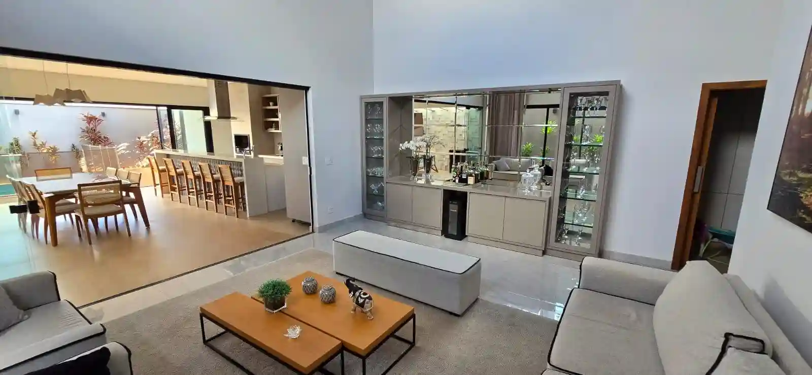 Casa de Condomínio com 3 quartos à venda, 294m² — foto 2 de 19