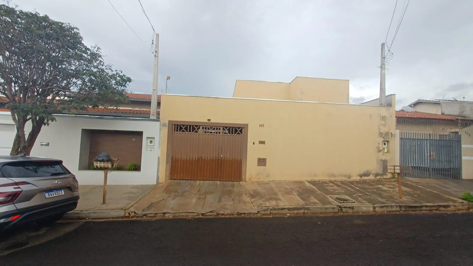Casa com 3 quartos à venda, 200m² — foto 1 de 24
