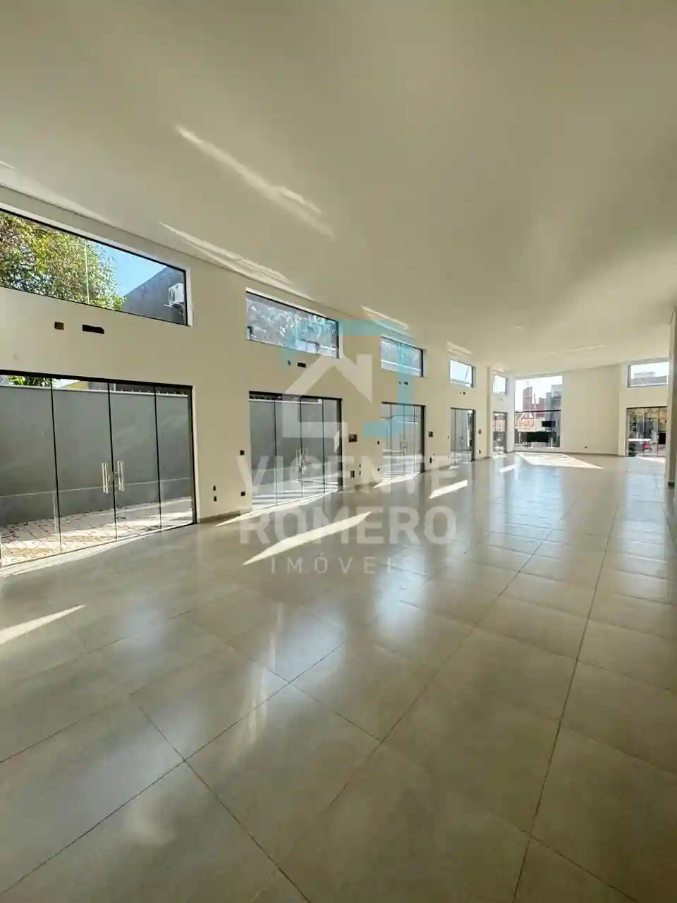 Loja / Salão / Ponto Comercial  para aluguel, 223m² — foto 1 de 17