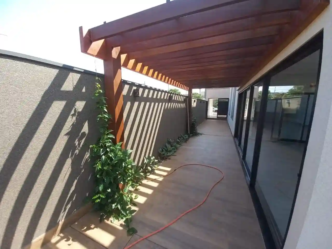Casa de Condomínio  à venda, 305m² — foto 2 de 28