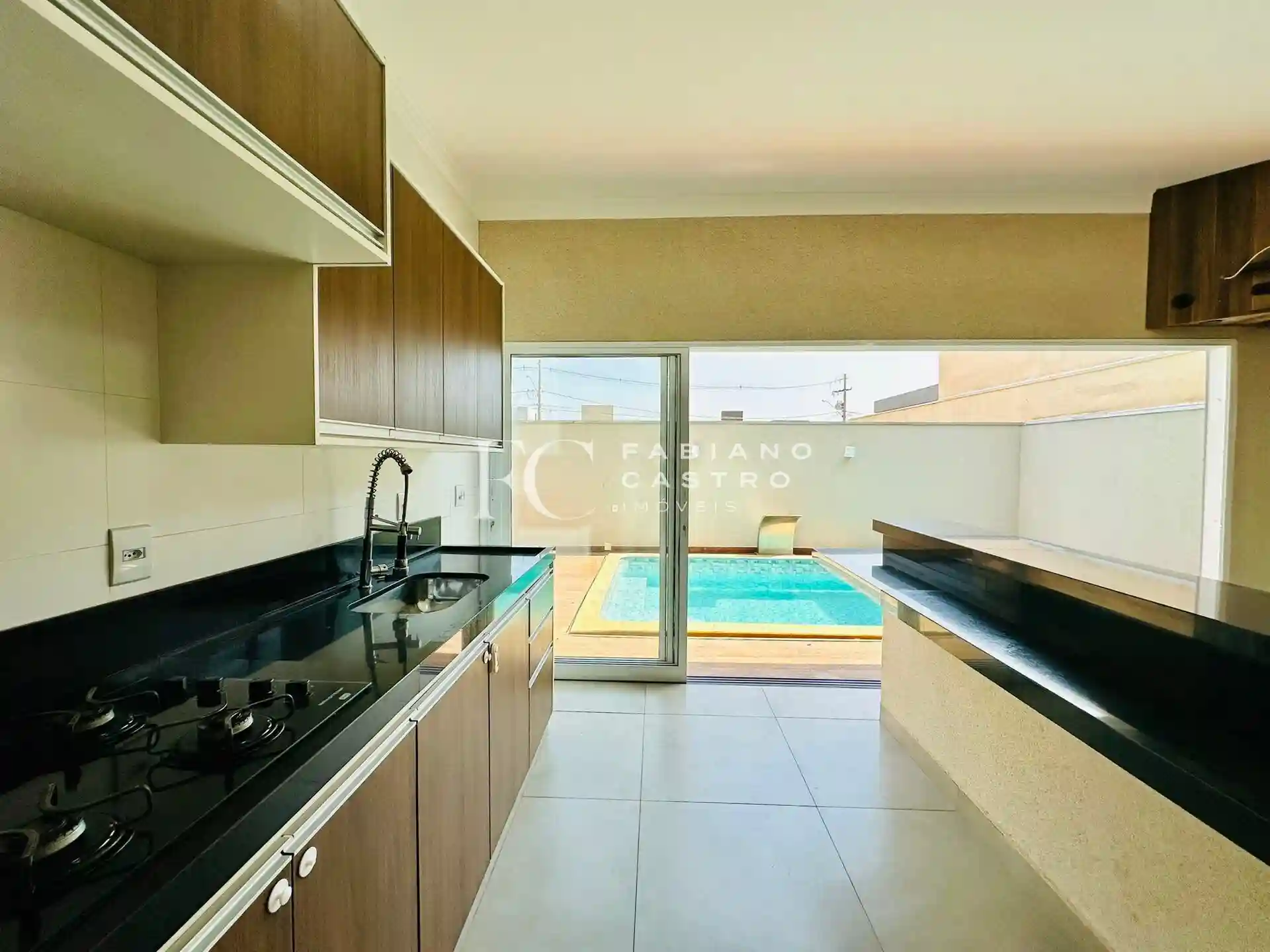 Casa de Condomínio com 3 quartos à venda, 200m² — foto 18 de 27