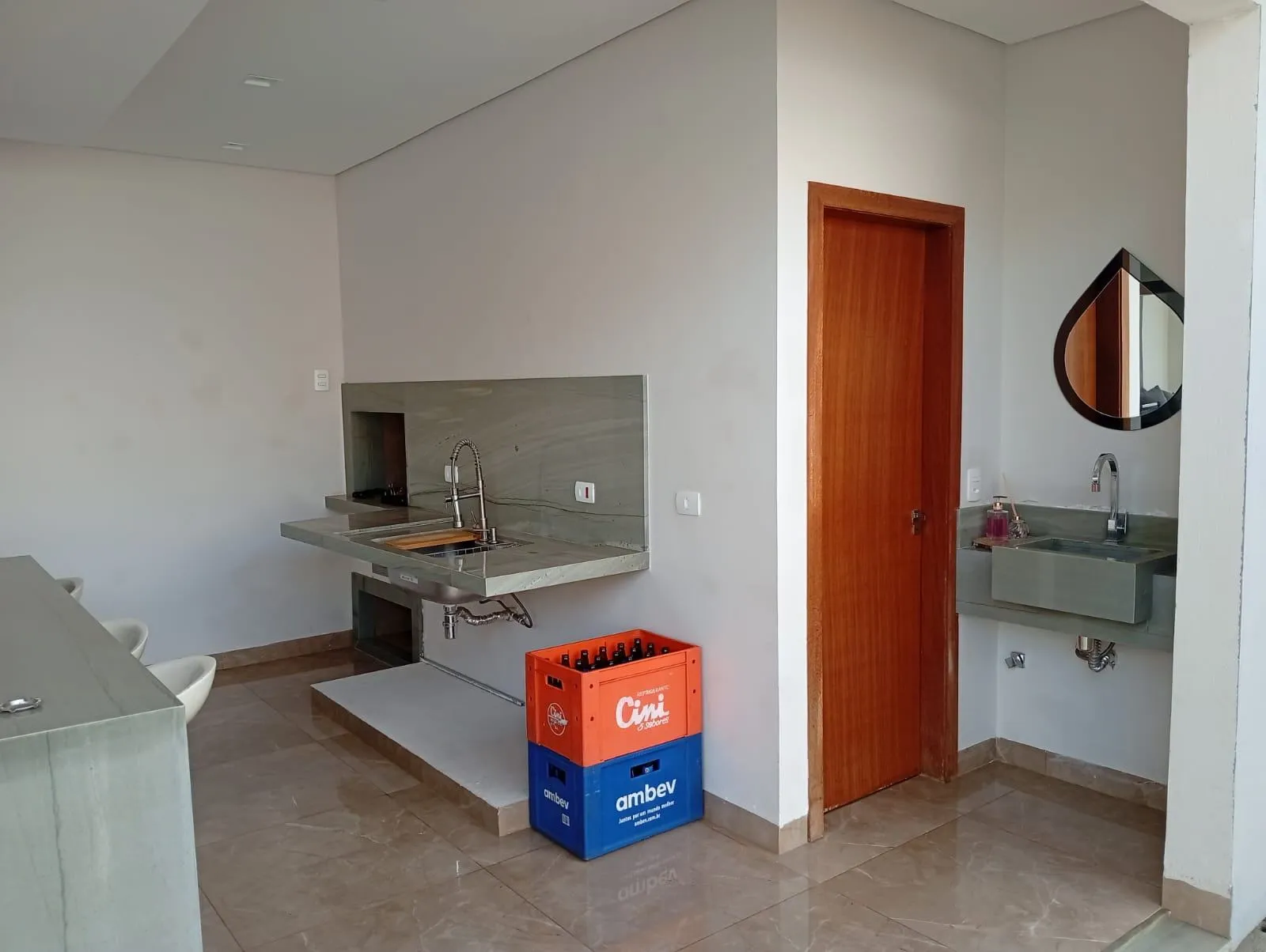 Casa com 3 quartos à venda, 450m² — foto 2 de 35